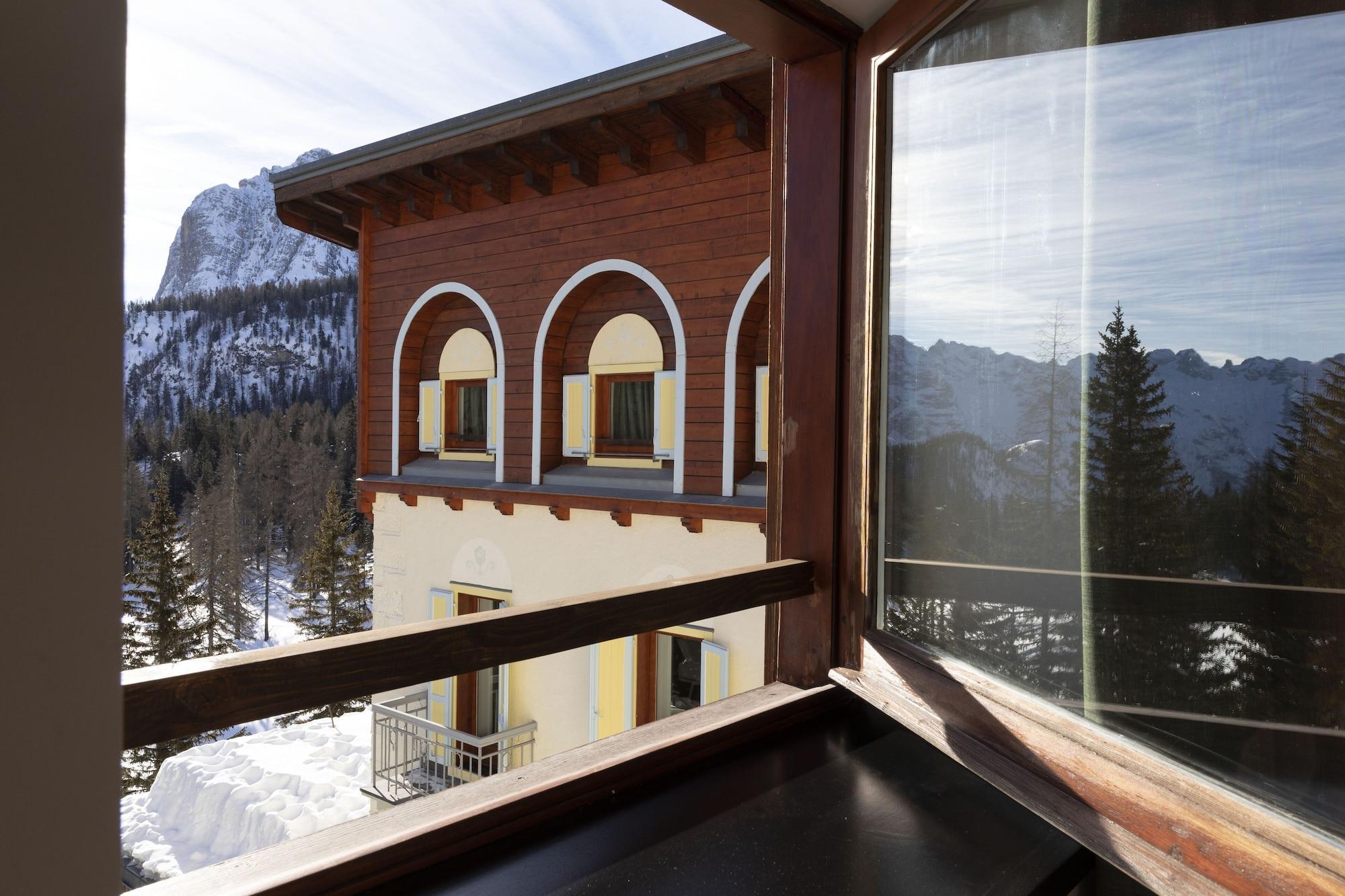 B&B Hotel Passo Tre Croci Cortina Cortina dʼAmpezzo Exterior foto